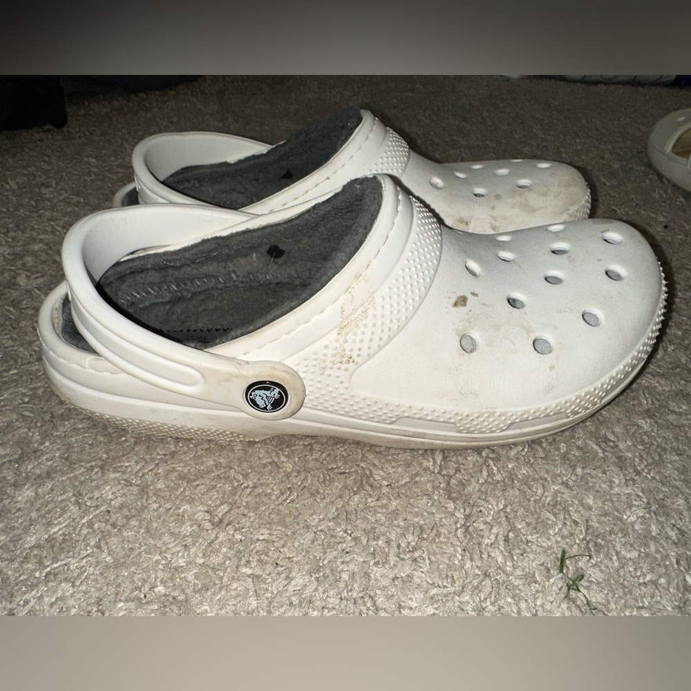 Women’s White Fuzzy-Lined Crocs